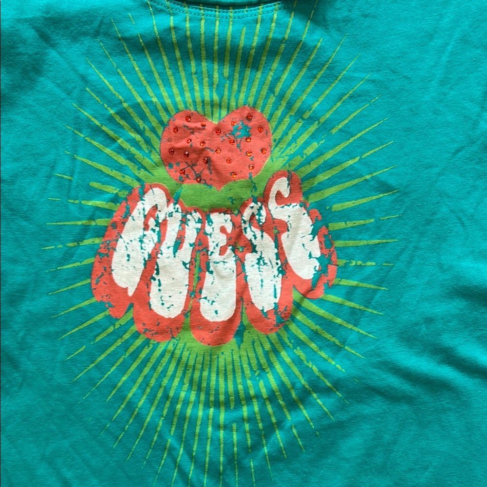 NWT.. Guess Green and Red Short Sleeve Tee with Graphic Design - Picture 3 of 9